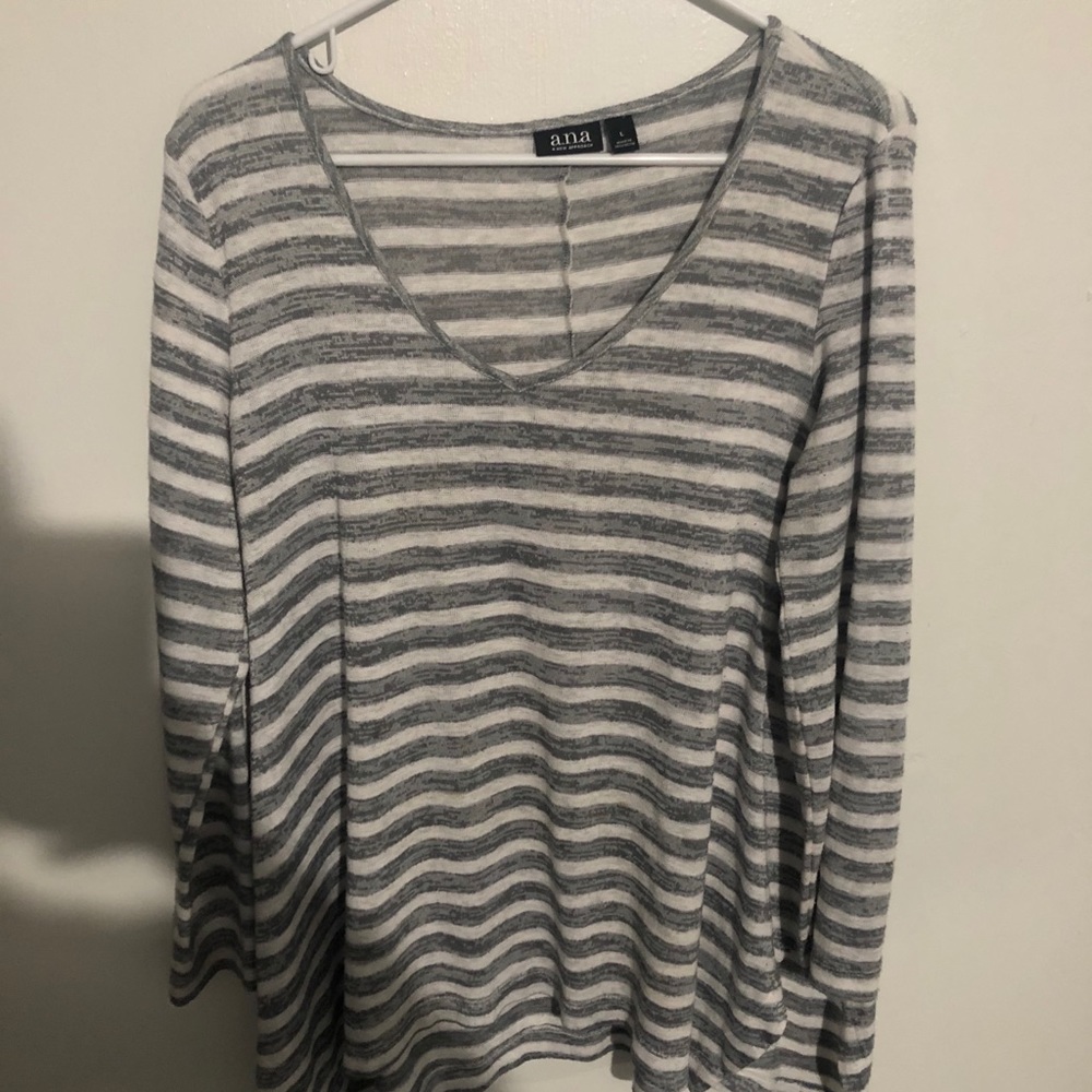 Women’s clothing - Picture 11 of 12